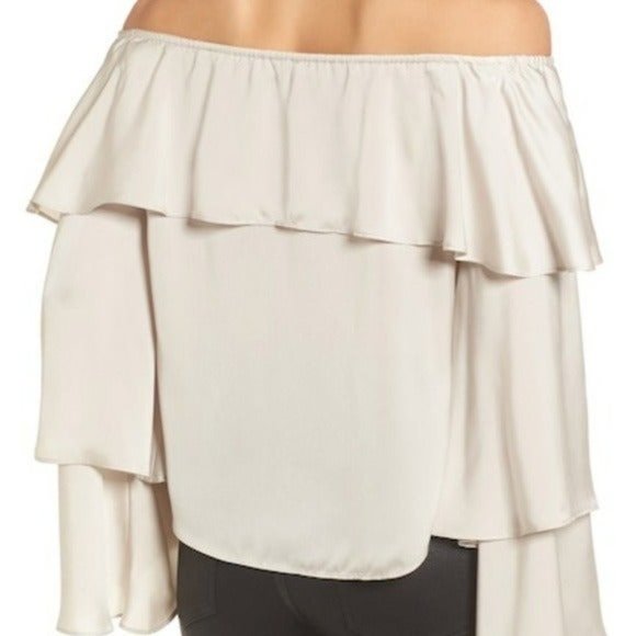 💕SALE💕 Leith Off the Shoulder Ruffle Top - Picture 2 of 9